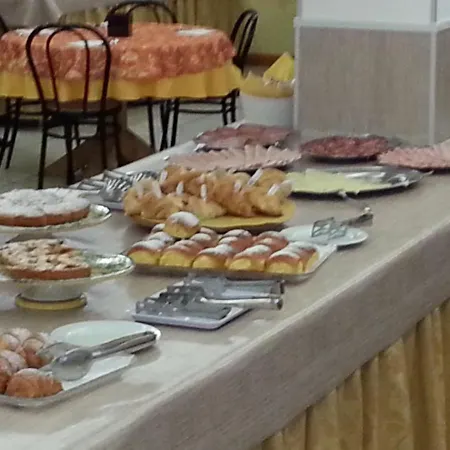 Club Hotel